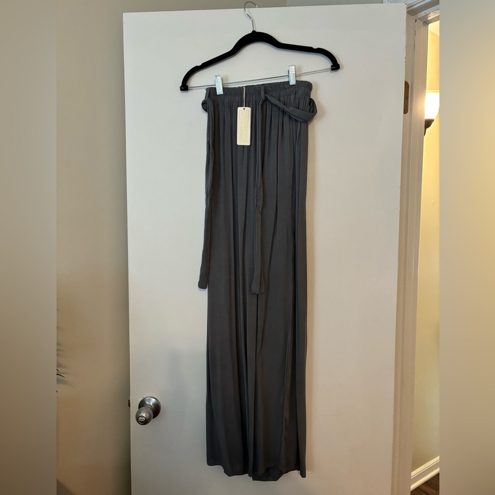 Brand new flowy pants with tie